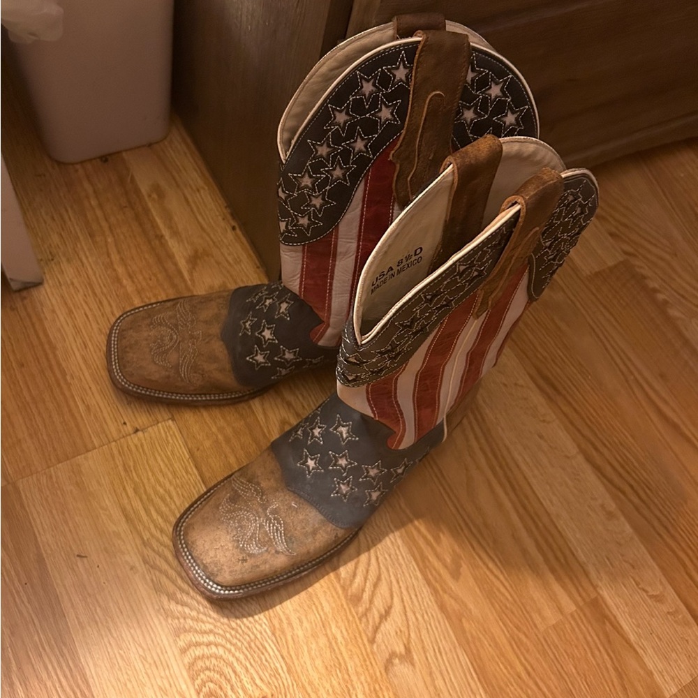 Men’s cowboy boots size 8.5